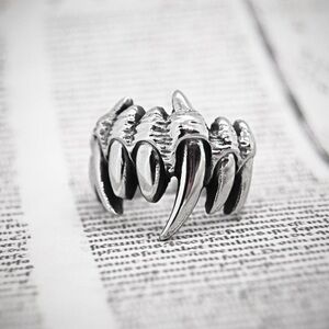 Sabertooth Ring